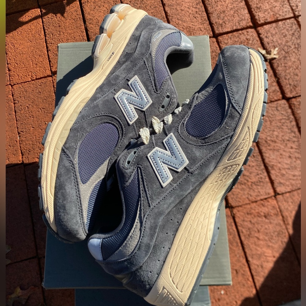 NEW BALANCE 2002R “CREAM/GREY” SIZE 11